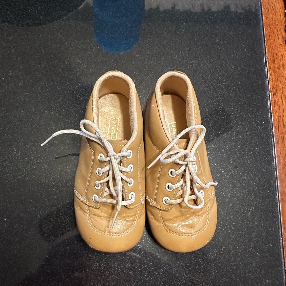 1980s Vintage Little Capezio Baby Beige Size 5